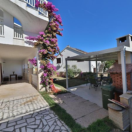 2 Bedroom Cozy Apartment In มารีนา ภายนอก รูปภาพ