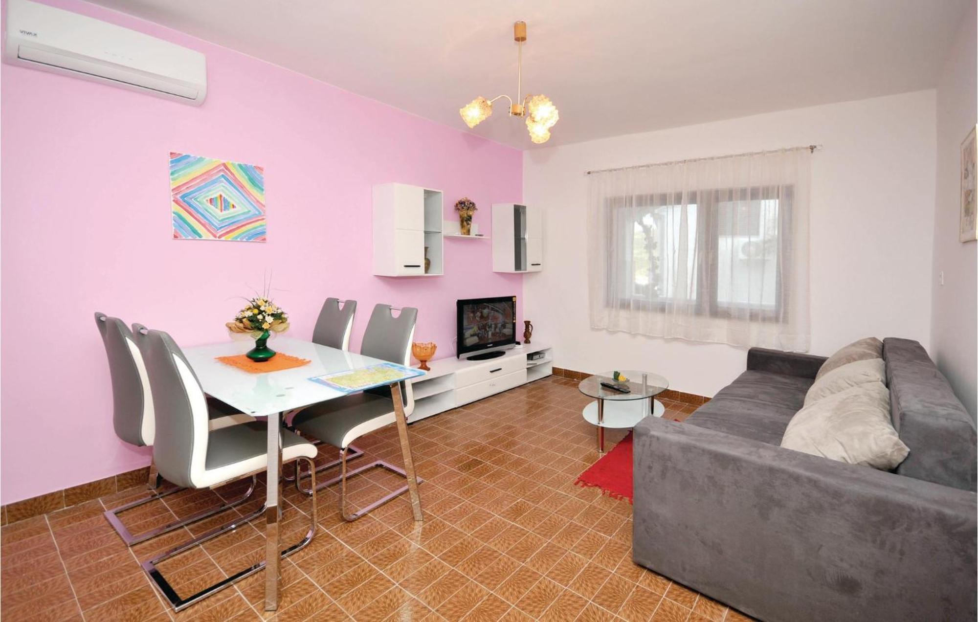 2 Bedroom Cozy Apartment In มารีนา ภายนอก รูปภาพ